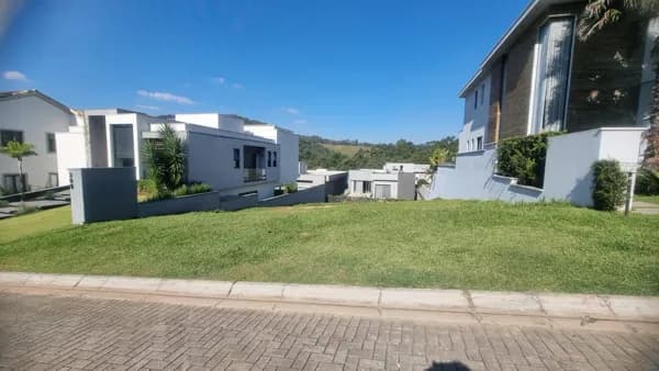 Terreno em declive com vista