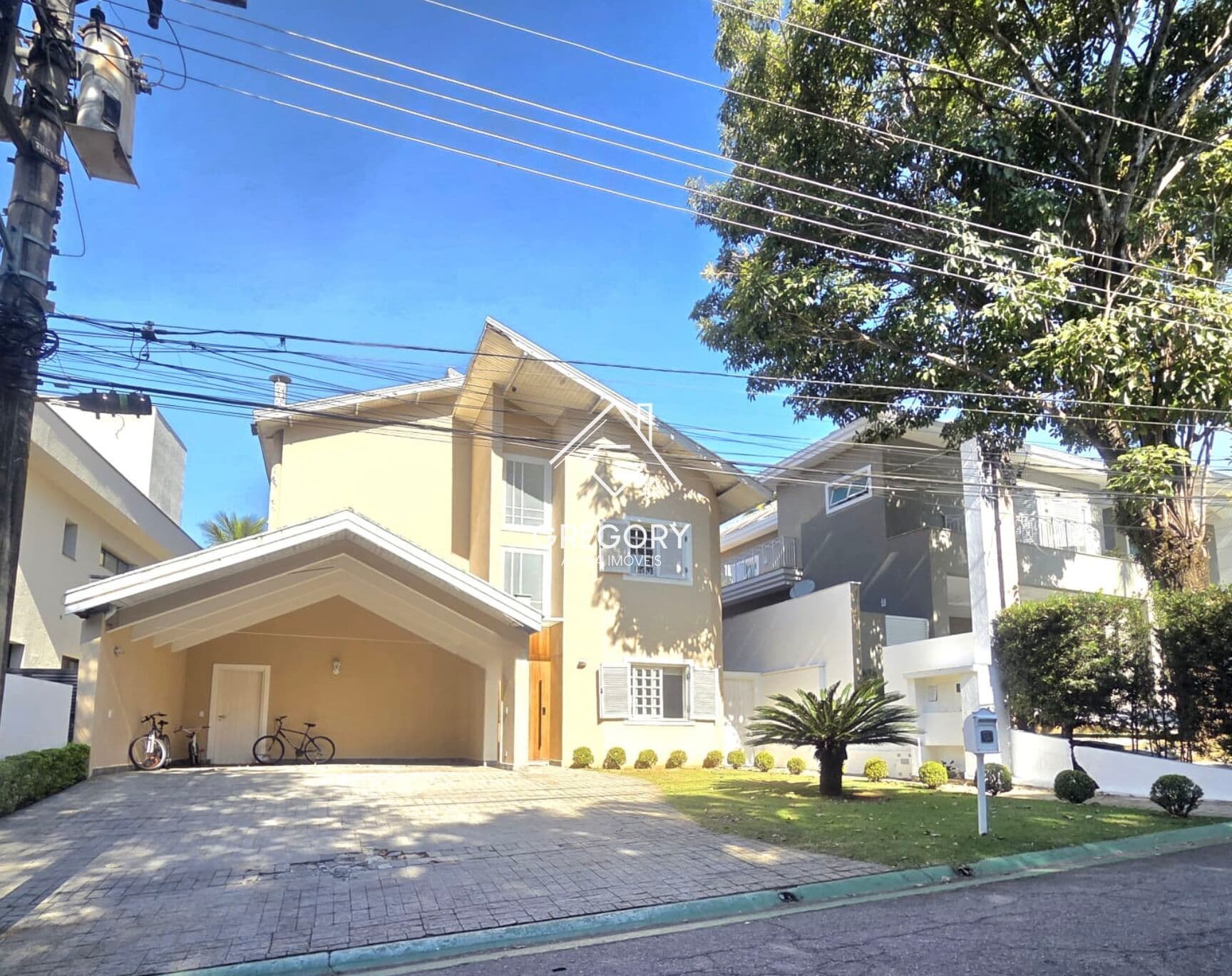 Excelente casa no residencial Alphaville 4