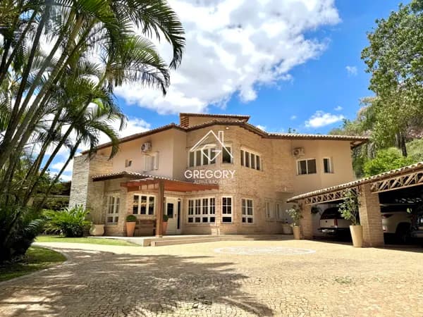 Casa Toscana com área gramada - Tamboré 1