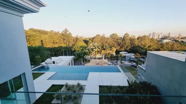 MANSÃO TOTALMENTE REMODELADA - TAMBORÉ 2