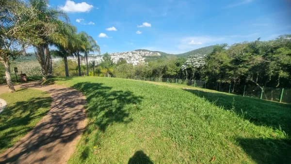 Terreno em declive maravilhoso