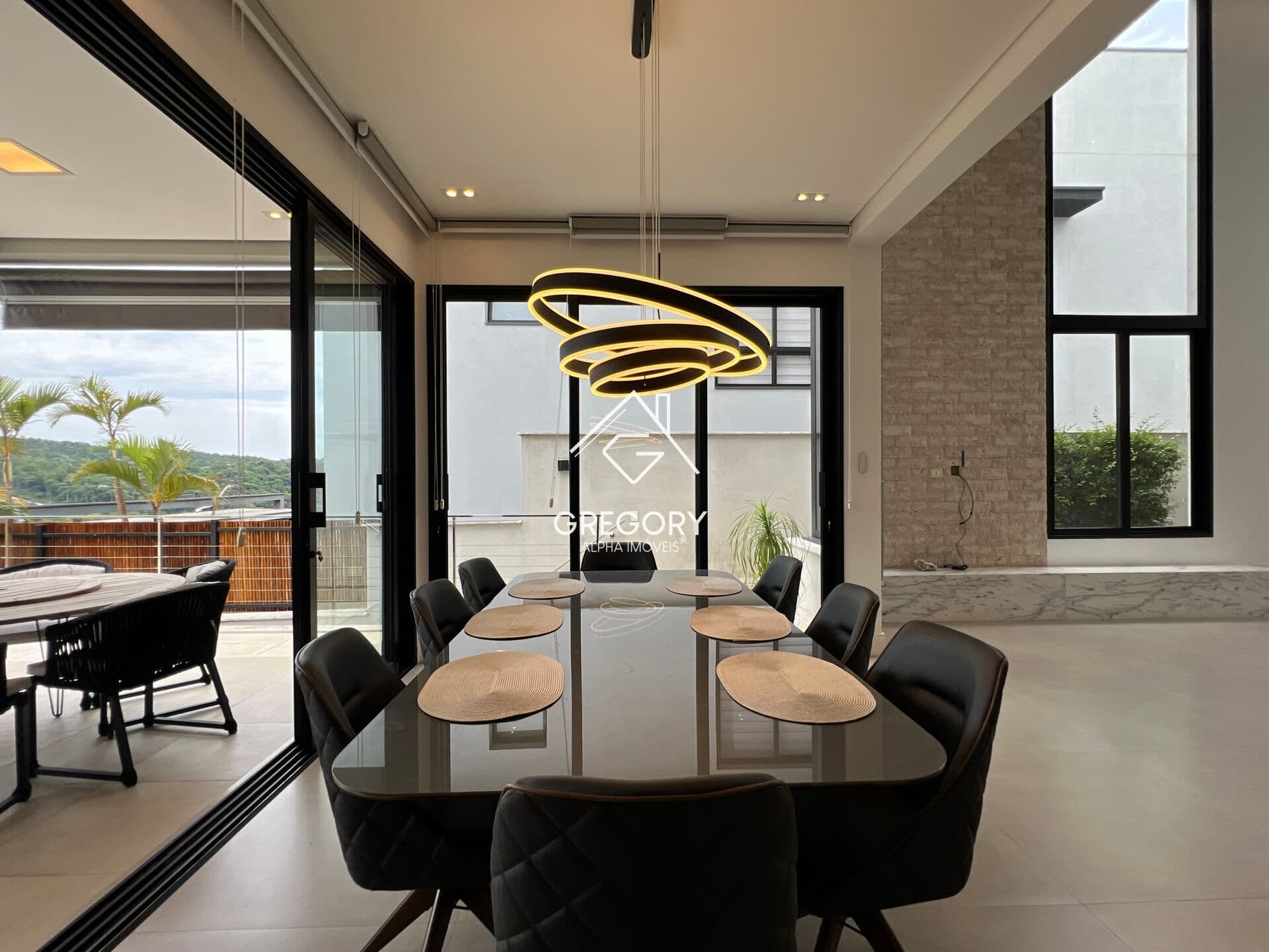 Casa térrea no condomínio Itahye - luxo compacto - venda mobiliada