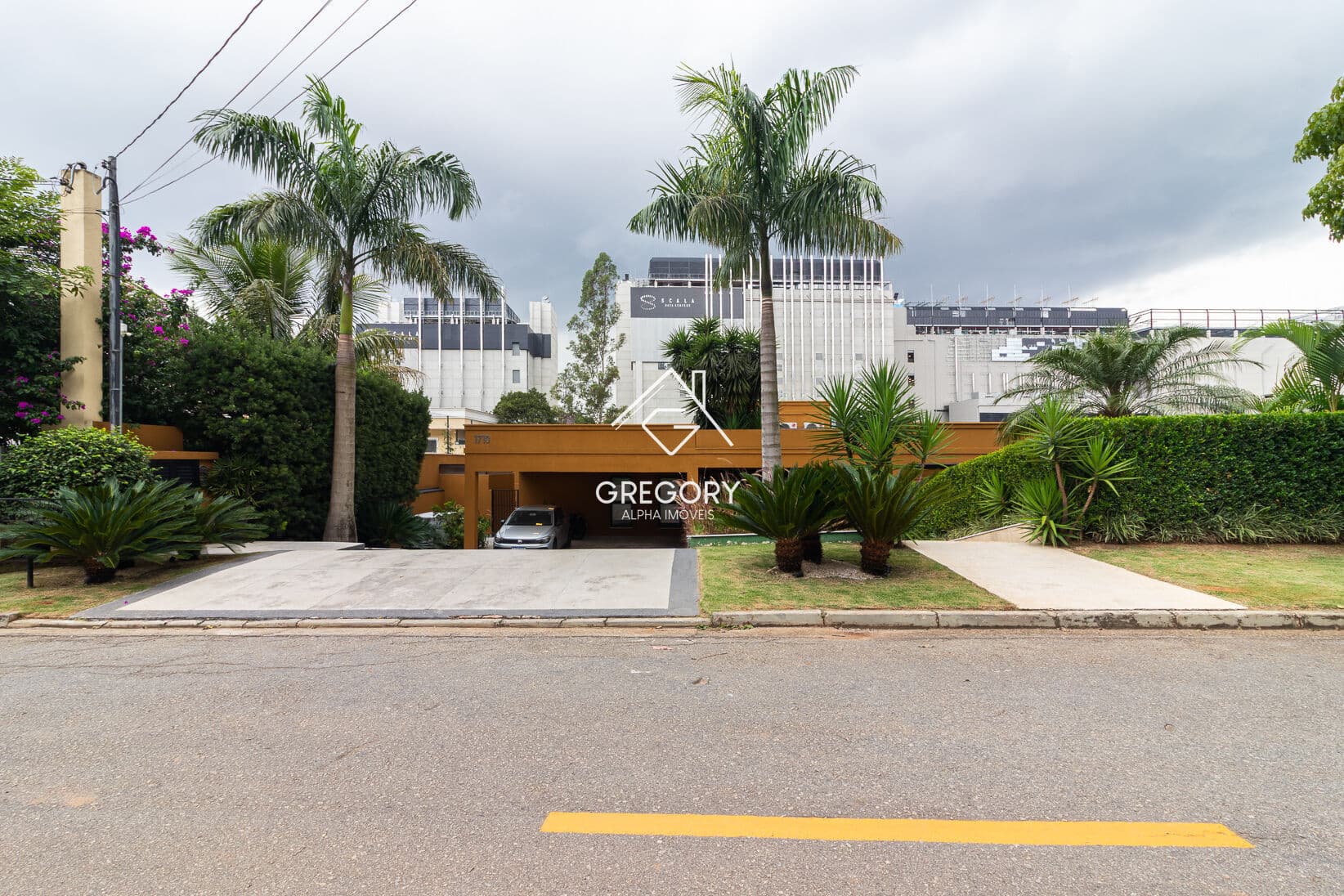 CASA DE ALTO PADRÃO - TAMBORÉ 01
