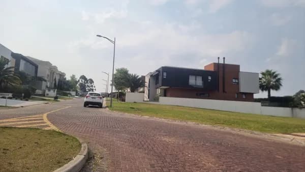 Terreno em declive com vista