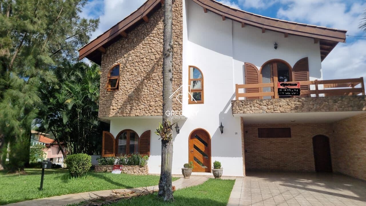 casa linda de ESQUINA no ALPHAVILLE RESIDENCIAL 5