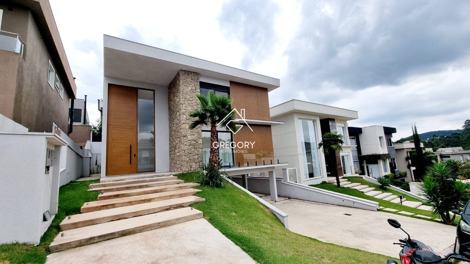 Casa novinha TAMBORÉ 11