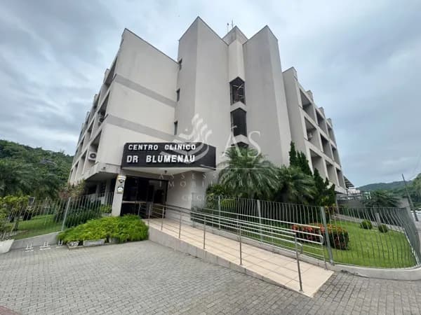 Sala Comercial localizada em Centro Clínico