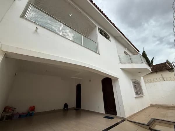 Sobrado em Passos - Centro