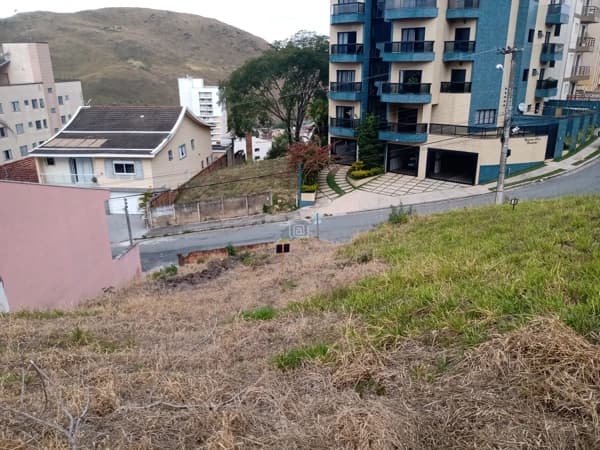 Terreno à venda no bairro Jardim Quisisana em Poços de Caldas/MG