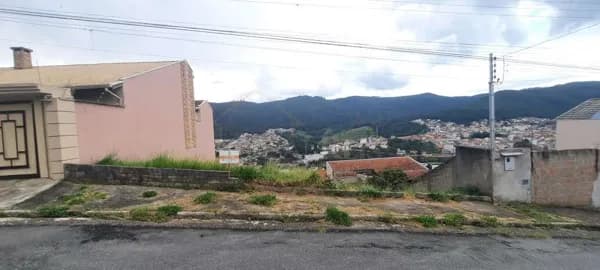 Terreno Declive na Zona Leste