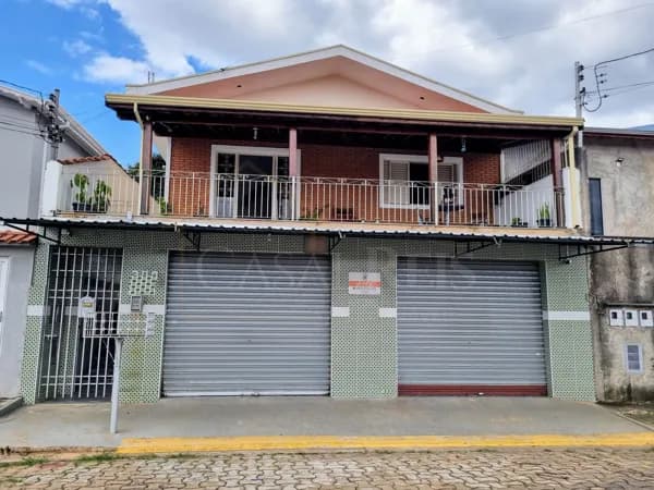 Casa de 3 Quartos na Zona Leste