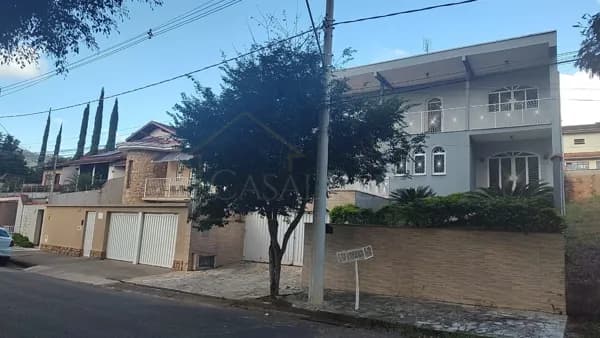 Casa em Bairro Nobre