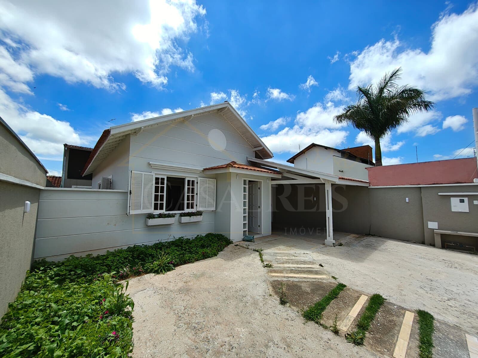 Casa Térrea com Edícula