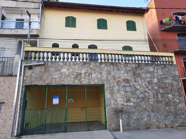 Casa com 2 Pavimentos na Zona Leste