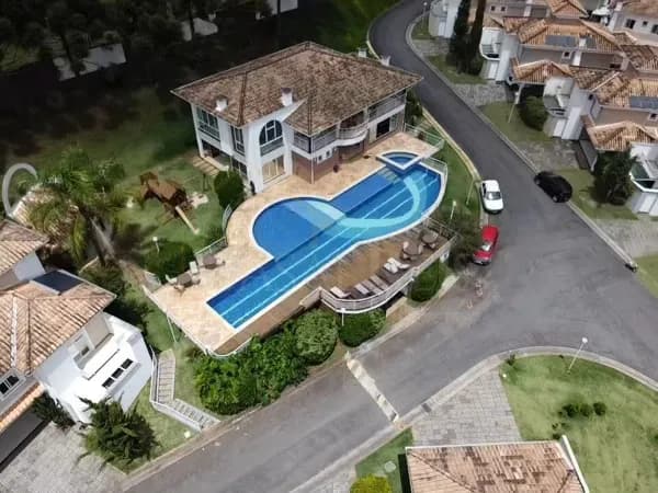 Casa de Alto Padrão em Condomínio