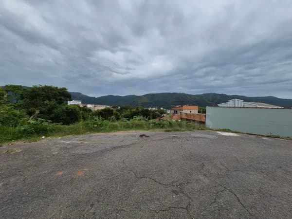 Terreno/Lote na Zona Leste