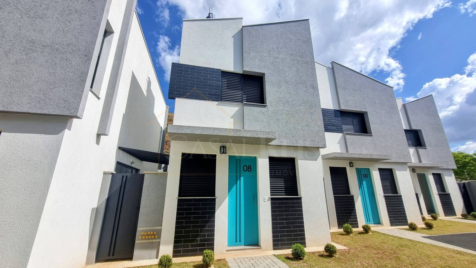 Casa com 2 Dorm. em Condomínio