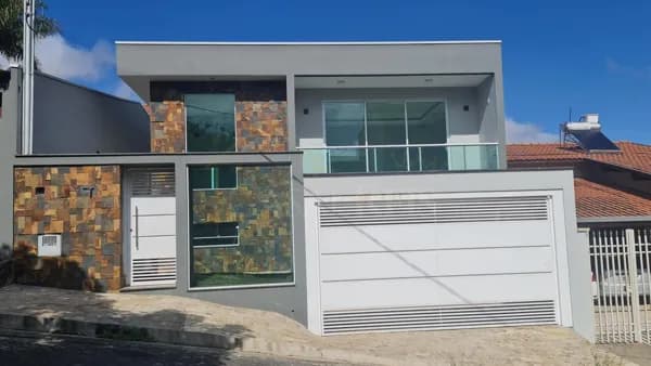 Casa Alto Padrão no Bairro das Flores