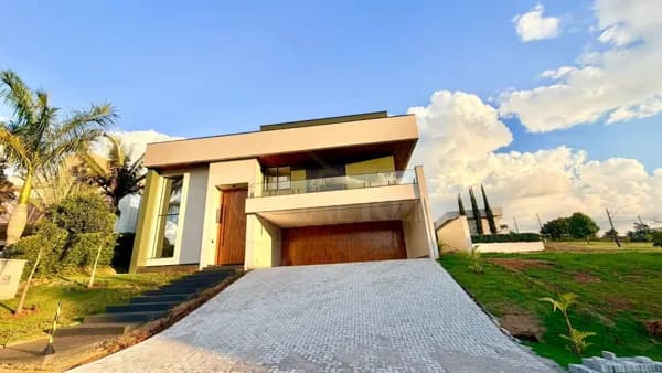 Casa de Alto Padrão em Condomínio