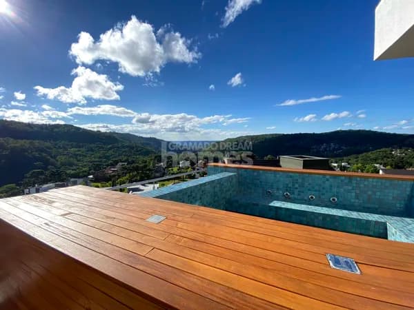 Casa com 4 suites no Alphaville em Gramado