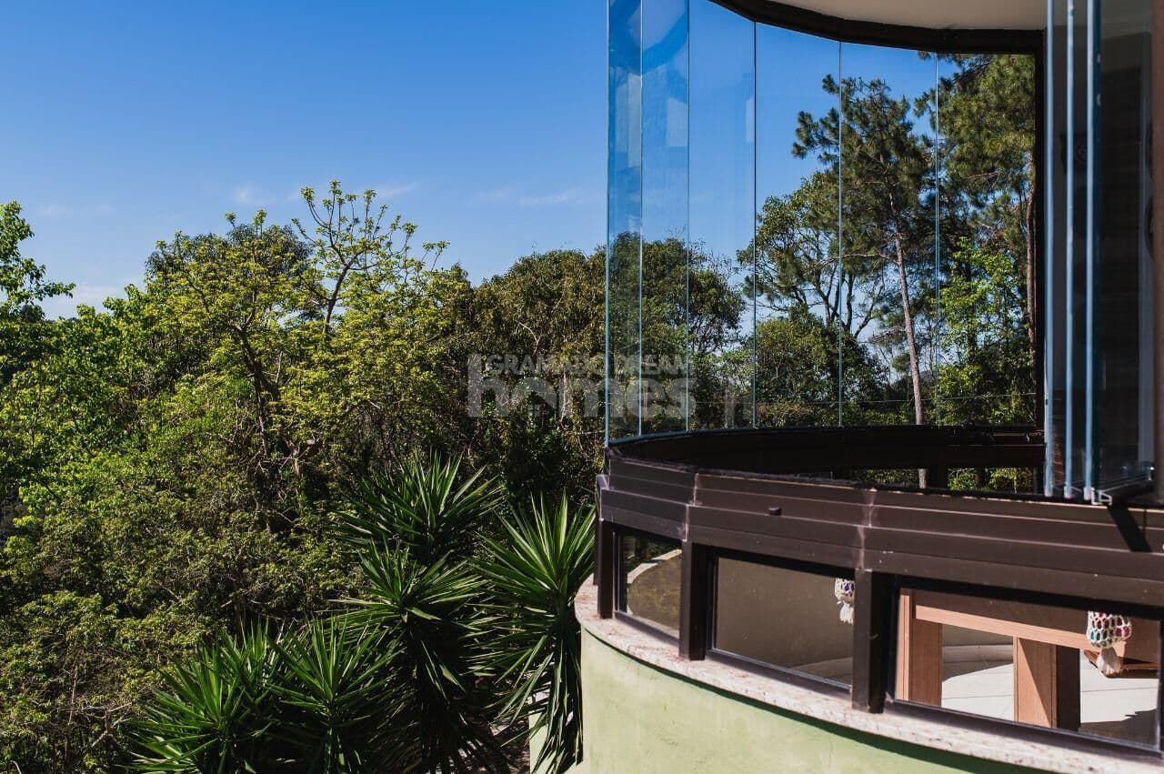 Apartamento com 03 dormitorios em Gramado