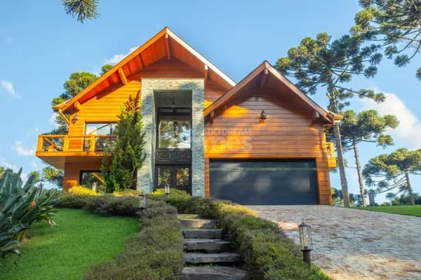 CASA DE ALTO PADRÃO EM GRAMADO