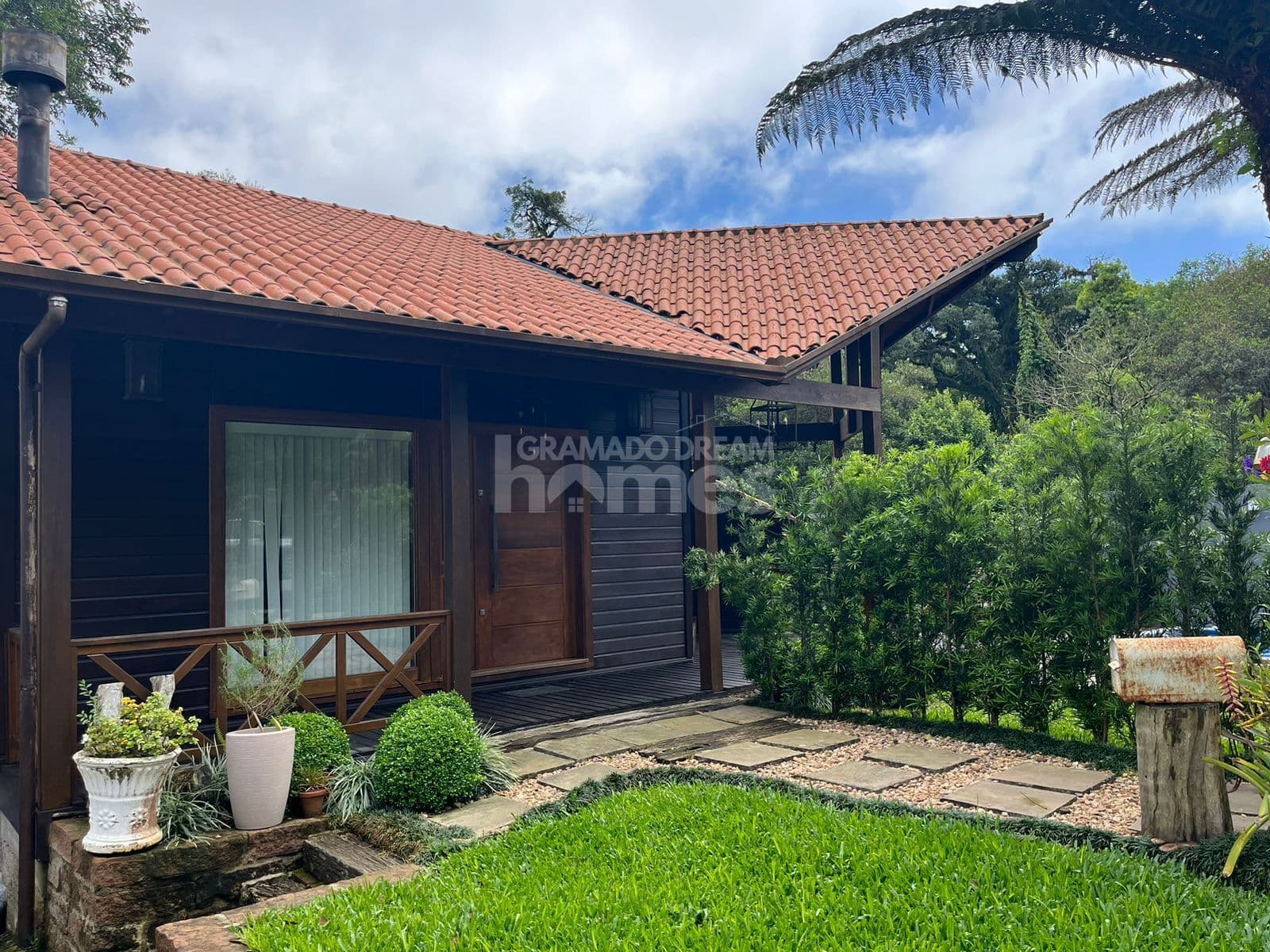 Casa com 03 dormitórios em Gramado