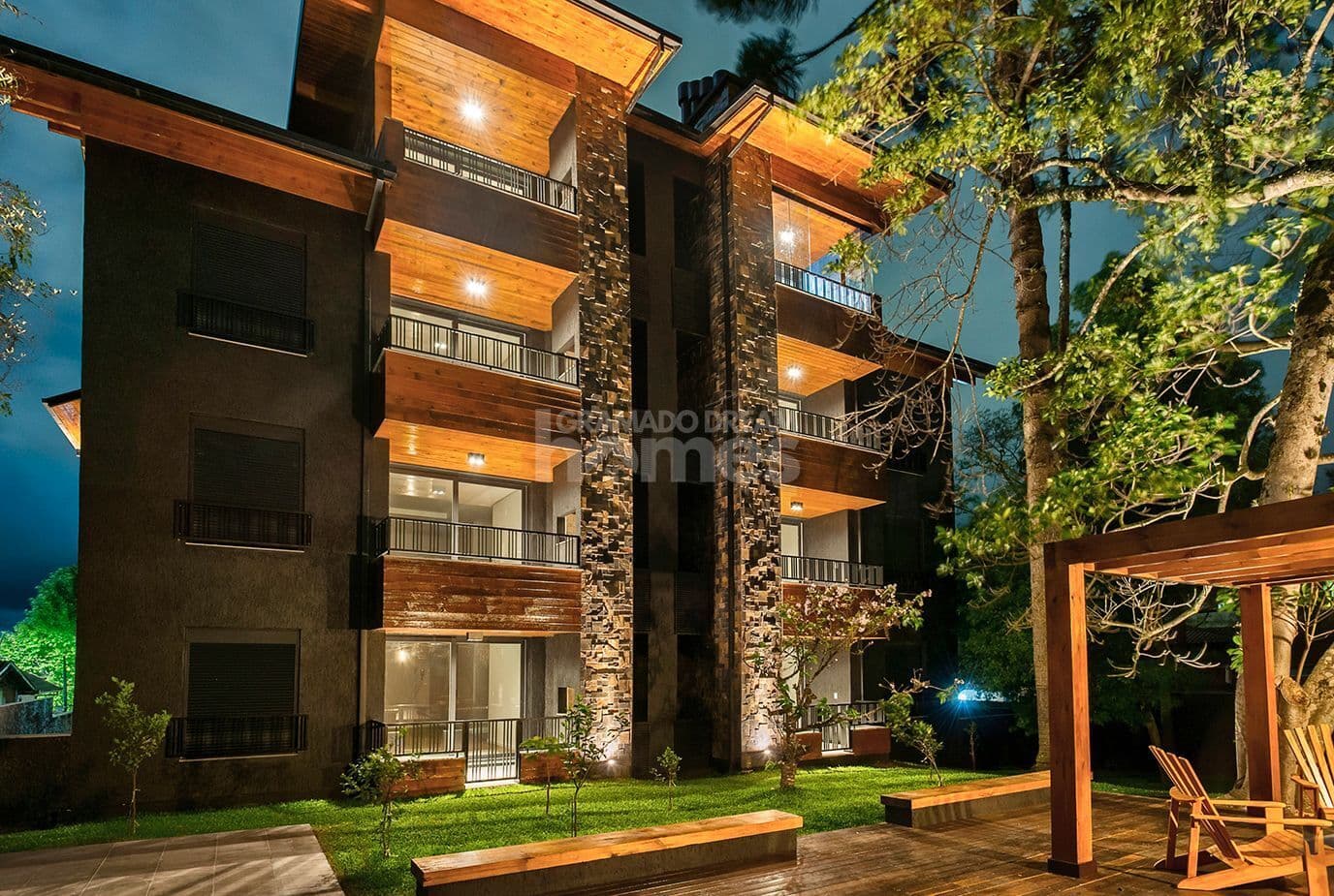 Apartamento com 02 suites em Canela