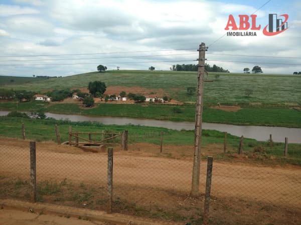 FAZENDA DE LATICÍNIOS E SUINOCULTURA