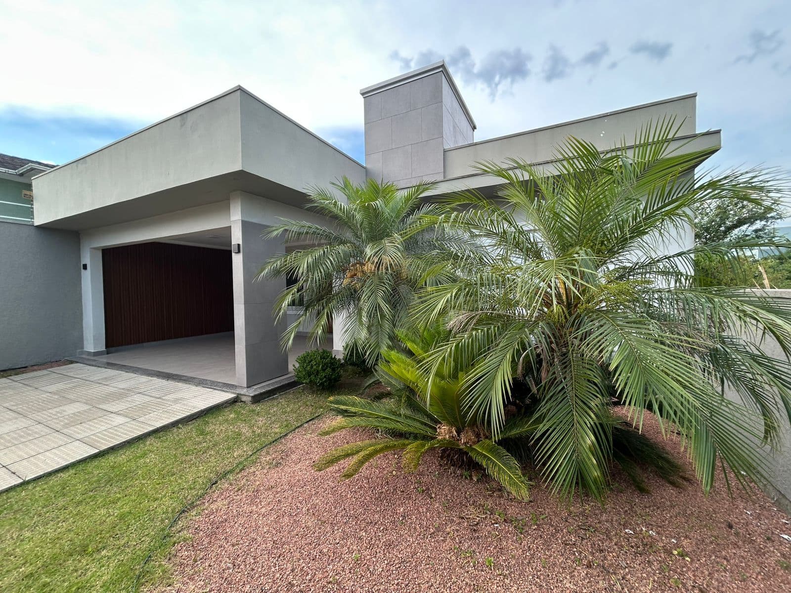 Casa Mobiliada com Lindo quintal Alto Padrão Vale Ville dos Lírios Cachoeirinha / Gravatai