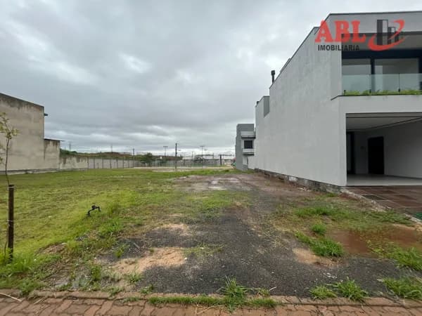 Terreno Plano em Condomínio Fechado Bella Vitta à venda no bairro Central Park - Cachoeirinha/RS