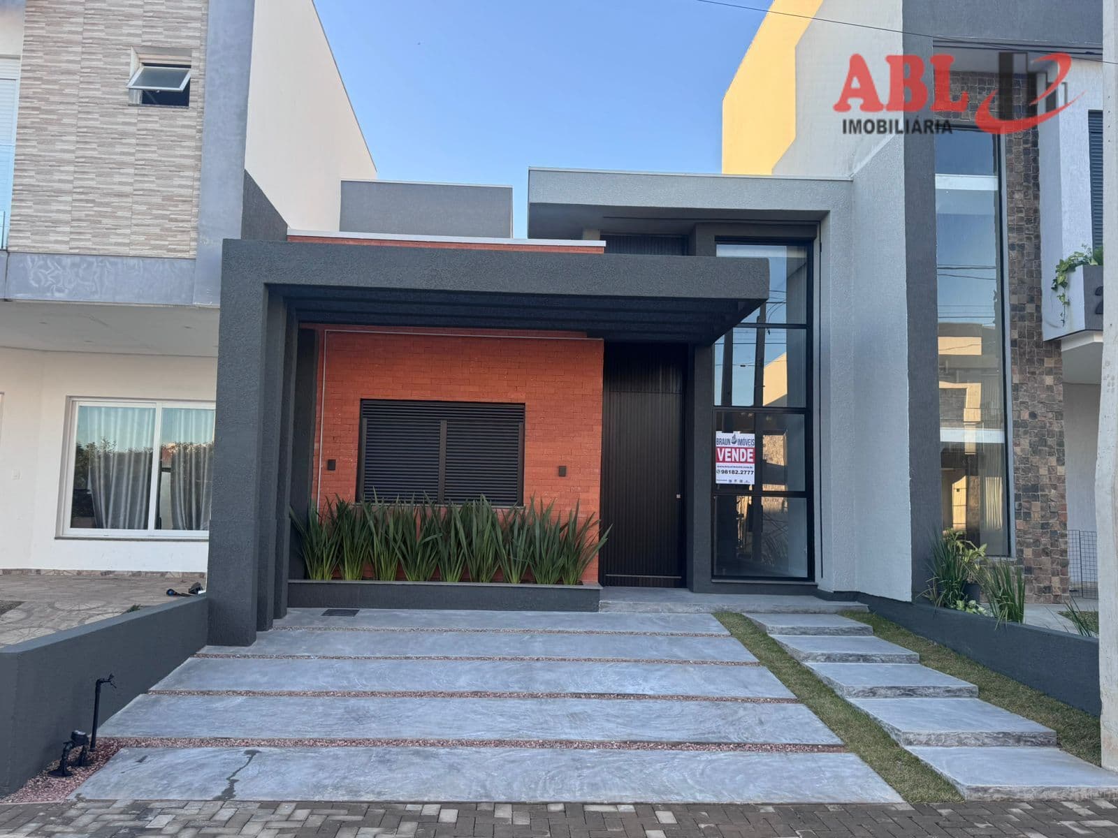 Casa à venda no bairro Vale Ville - Camelias -Parque da Matriz - Cachoeirinha/RS