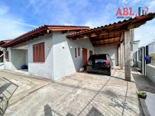 Casa Padrão 2 dormitórios de Esquina