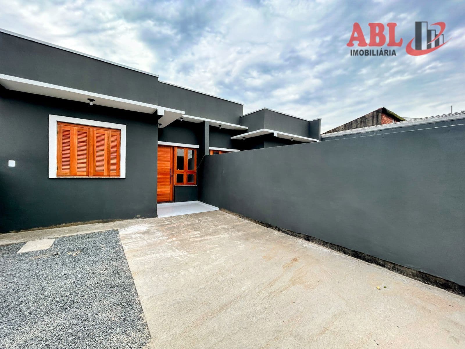 Casa 03 dormitórios
