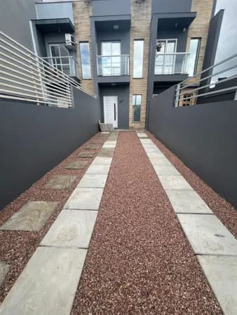Sobrado 02 dormitórios 02 vagas com Pátio em Cachoeirinha RS