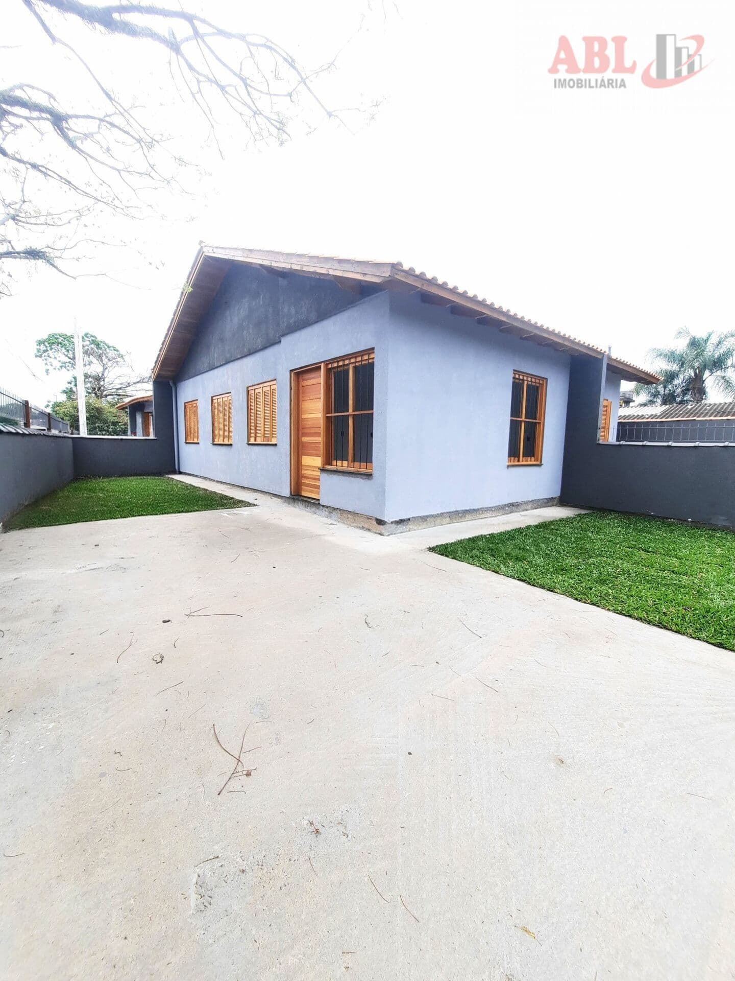 Casa 3 dormitórios de esquina em Cachoeirinha/RS