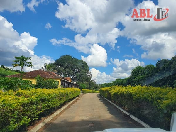Fazenda/Sítios/Chácaras em Santo Antônio do Amparo - Centro