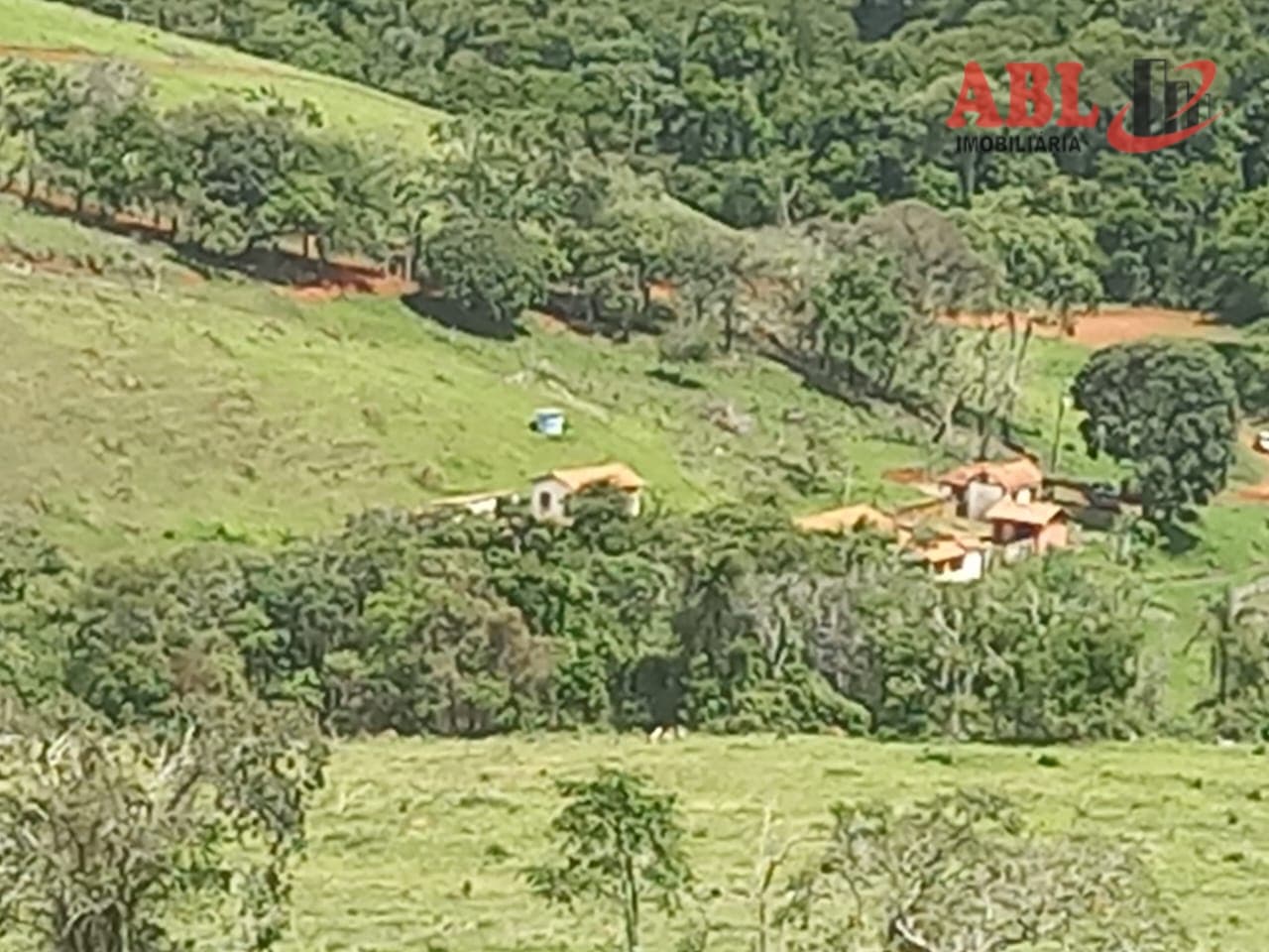 Fazenda/Sítios/Chácaras em Madre de Deus de Minas - Centro