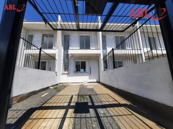 Sobrado Padrão 2 dormitórios com Pátio
