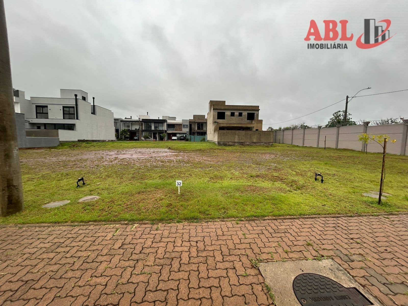 Terreno Plano em Condomínio Fechado Bella Vitta à venda no bairro Central Park - Cachoeirinha/RS