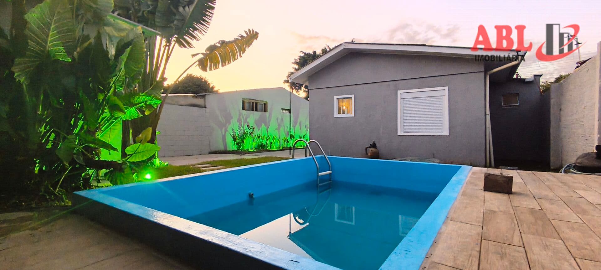 Casa Padrão Com Piscina
