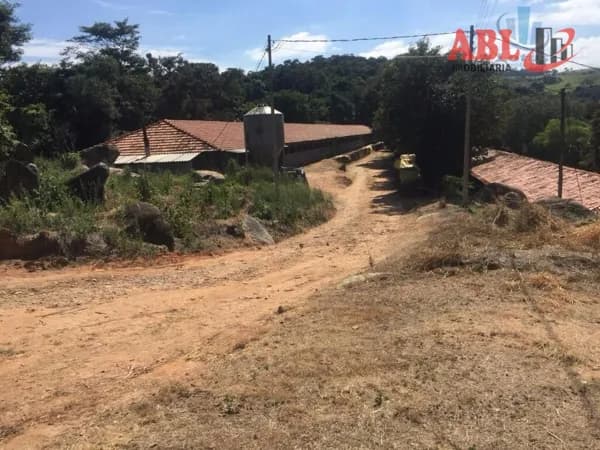 Fazenda/Sítios/Chácaras em Lindóia - Centro