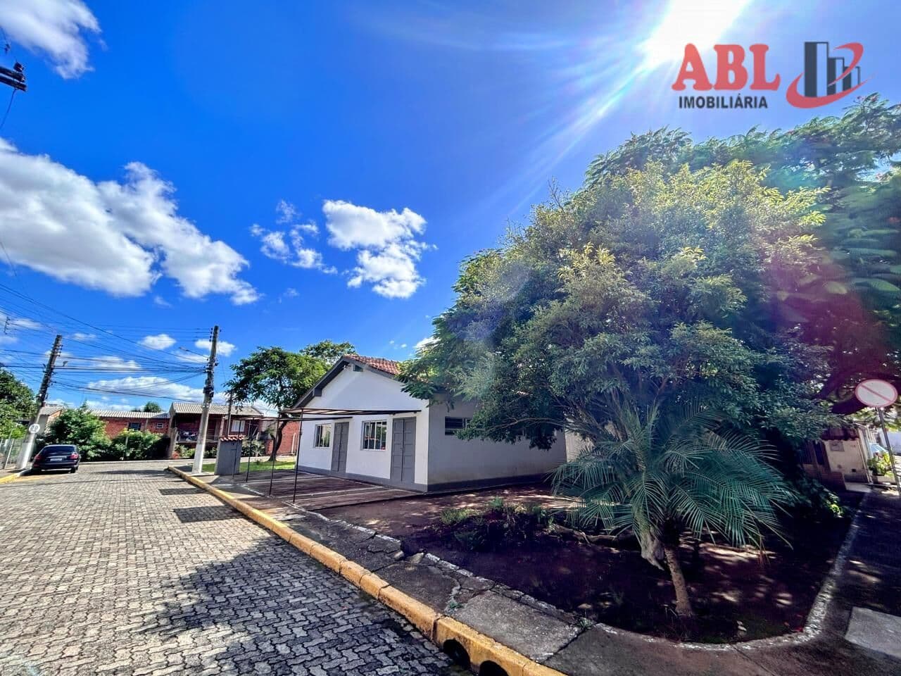 Sobrado Padrão 2 dormitórios Próximo ao centro de Gravataí