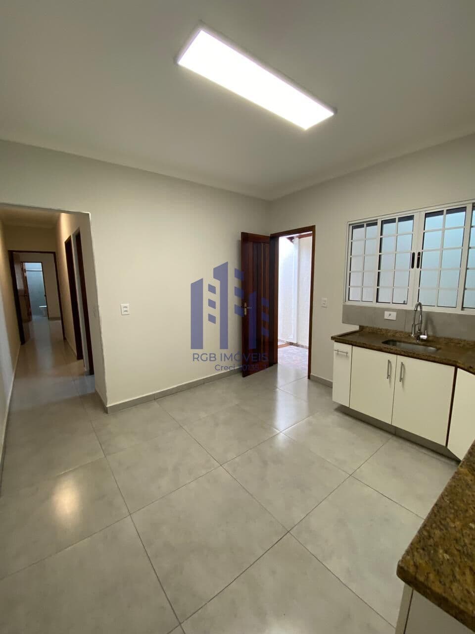 Casa á venda em Condomínio fechado!