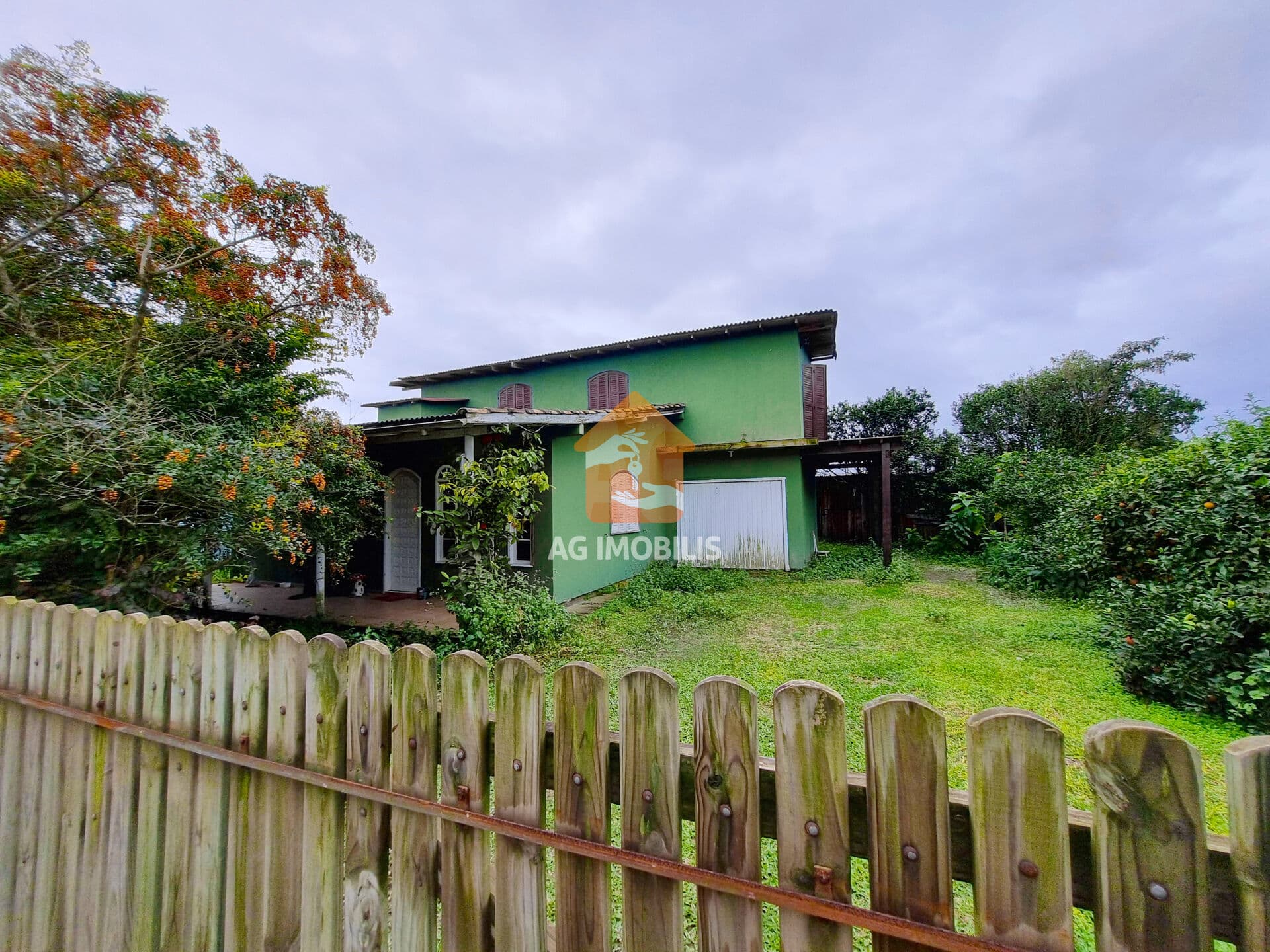 Casa com Amplo Terreno e Muito Espaço Verde, Bairro Boa Vista - Imbituba – Próxima às Praias de Itapirubá