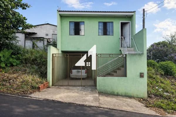 Sobrado com lote adicional em Apucarana