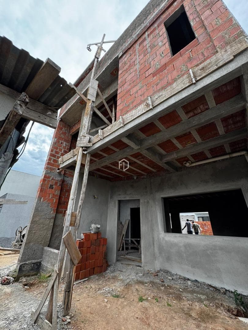 SOBRADO A VENDA EM CONDOMÍNIO FECHADO VALE VILLE
