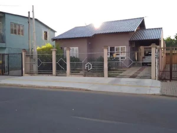 CASA TÉRREA SEMI MOBILIADA COM 3 DORMITÓRIOS EM GRAVATAÍ, BAIRRO SAO VICENTE