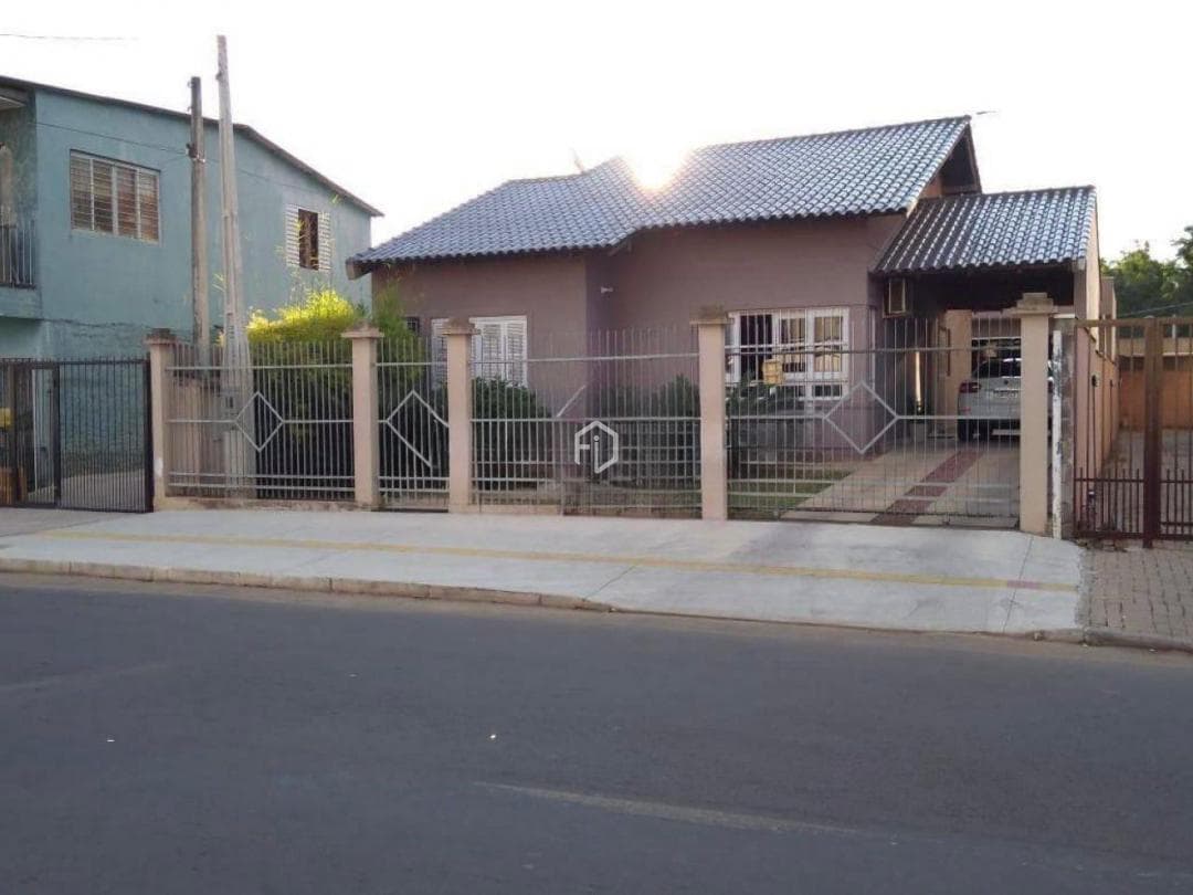 CASA TÉRREA SEMI MOBILIADA COM 3 DORMITÓRIOS EM GRAVATAÍ, BAIRRO SAO VICENTE