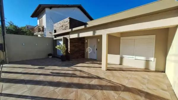 CASA SEMI MOBILIADA COM 3 DORMITÓRIOS NO CENTRO DE GRAVATAÍ